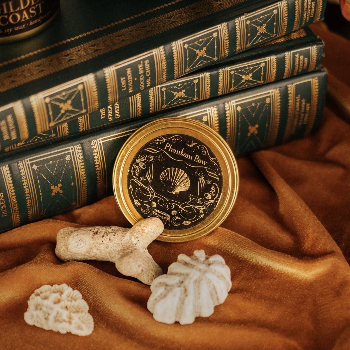Gilded Coast Soy Candle – Sandalwood, Tobacco & Honey | Dark Academia Home Decor